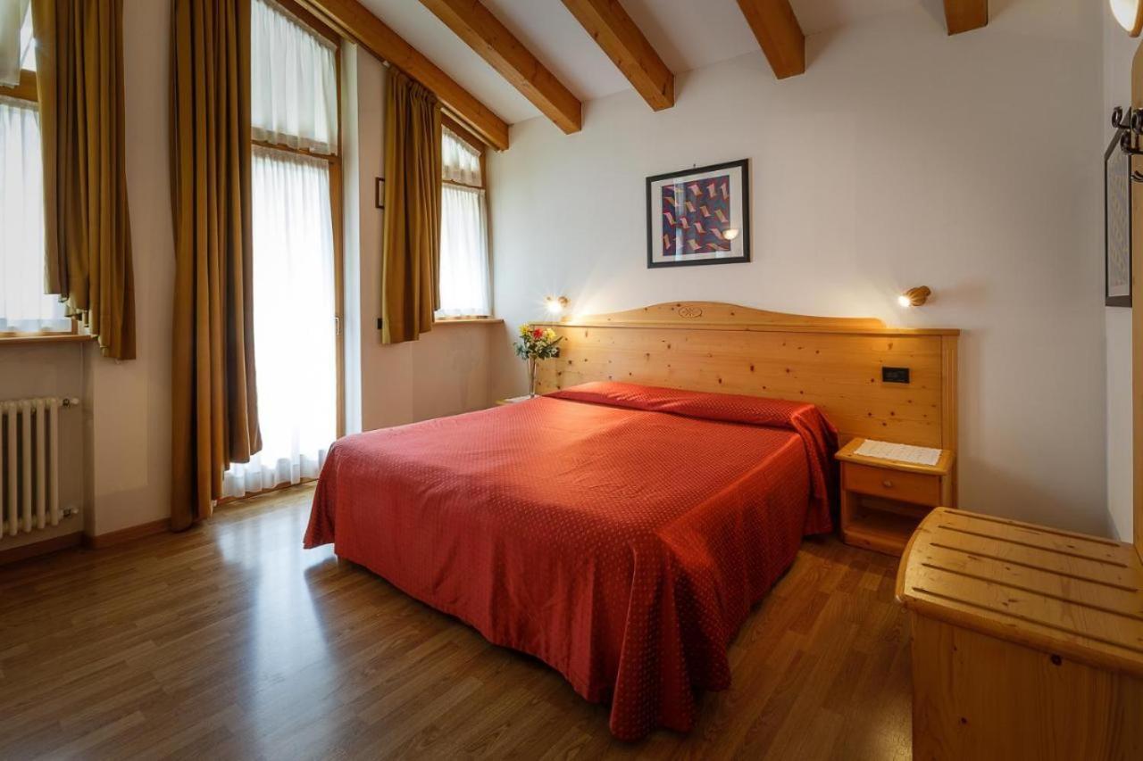 Hotel La Locanda Pinzolo Exteriör bild
