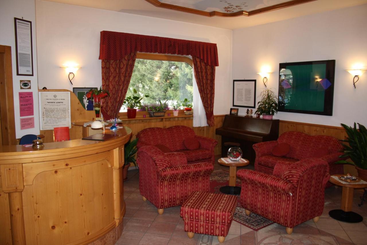 Hotel La Locanda Pinzolo Exteriör bild